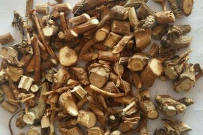 中草药市场需求火爆 价格飙升至150元一斤，采购商争相追捧